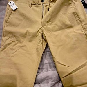 Gap Khaki Pants. 30x32 Skinny. *Brand New* Never Worn!